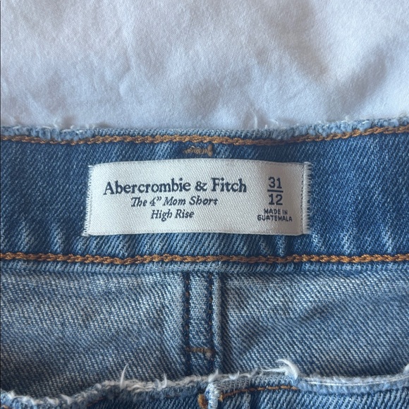 Abercrombie High Rise Dad Shorts in Medium Wash, 31 - Picture 4 of 7